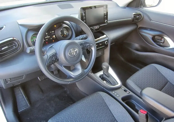 Toyota Yaris Cross cena 106000 przebieg: 5, rok produkcji 2024 z Wisła małe 29